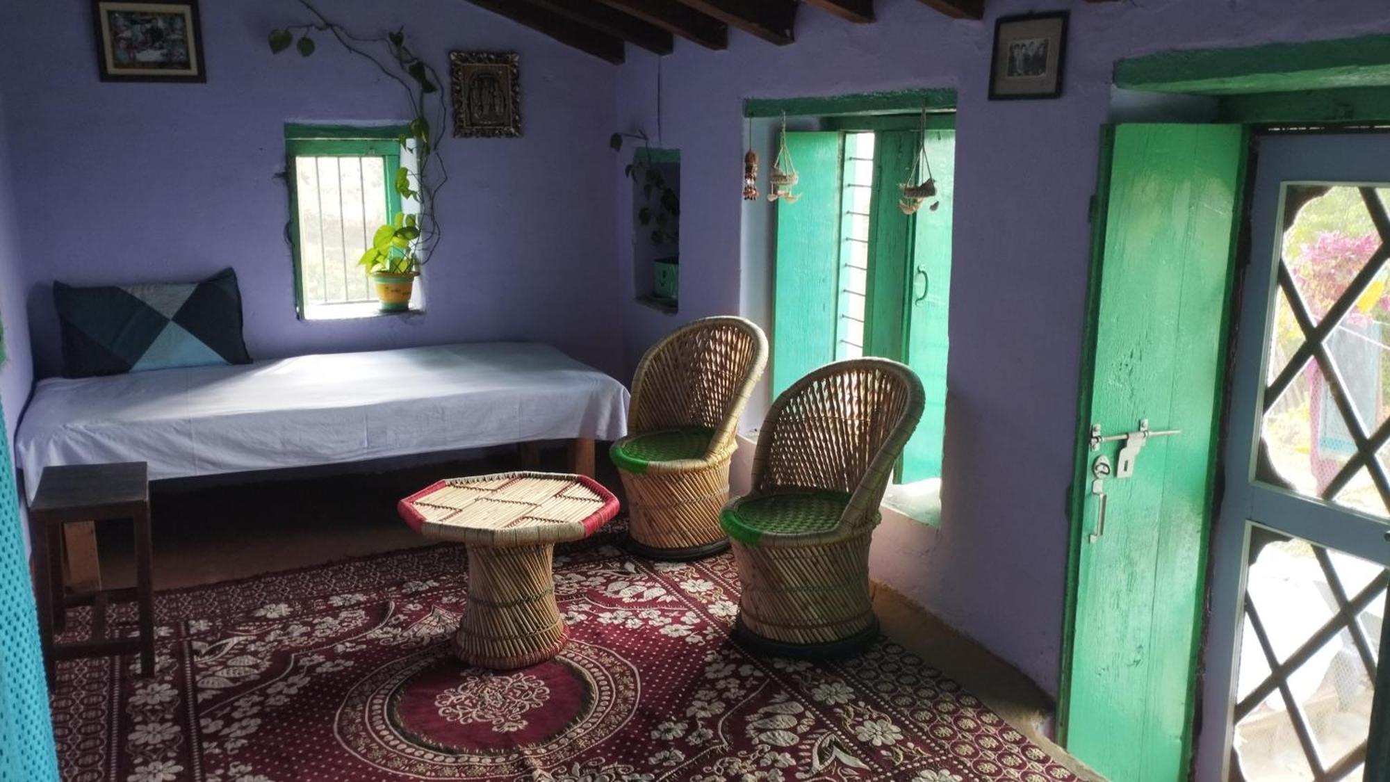 Dwarahat Village Farmstay- Babaji'S Cave Camera foto